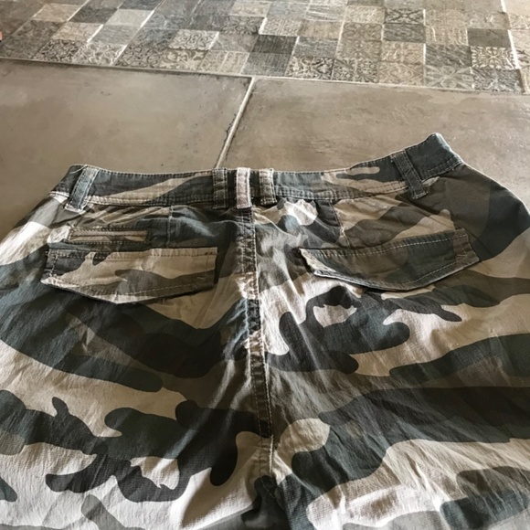 Charlie B camouflage stretch pants NWOT - Picture 5 of 6